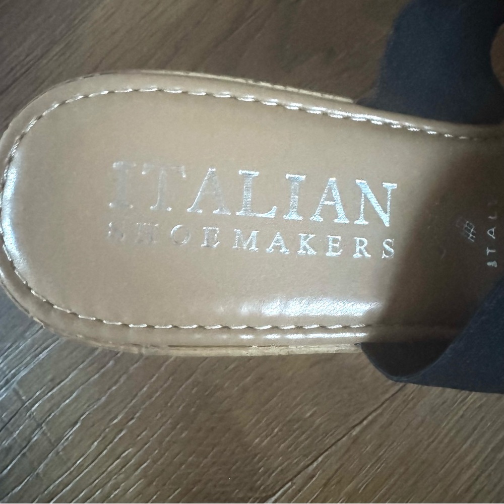 Italian Shoemakers Black Wedge Sandals - Picture 7 of 9